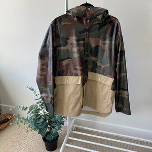 Men's Herschel Rainwear Parka- Size Medium 9.9/10